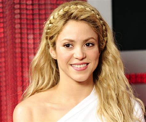 shakira facts about her life